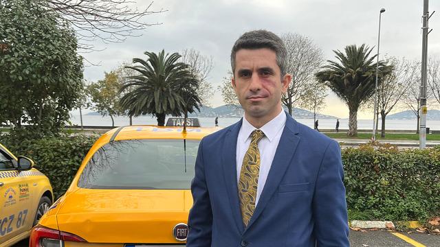 Boğaziçi mezunu 'kravatlı taksici' dikkat çekti! Bankacılığı bıraktı, taksici oldu