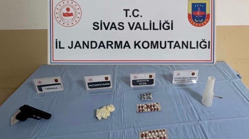 Sivas&rsquo;ta jandarma, uyuşturucu ticaretine ge&ccedil;it vermedi