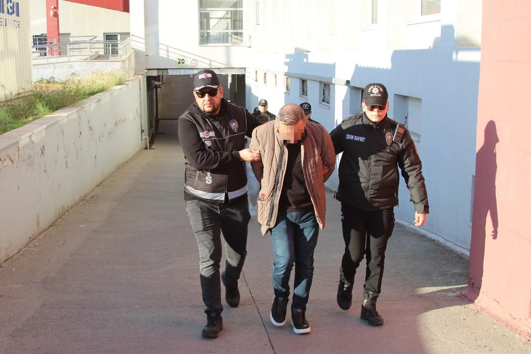 L&uuml;ks arabalar, evler, arsalar hepsine el kondu! Sevgilisi kucağında 8 kilo altınla yakalandı 1