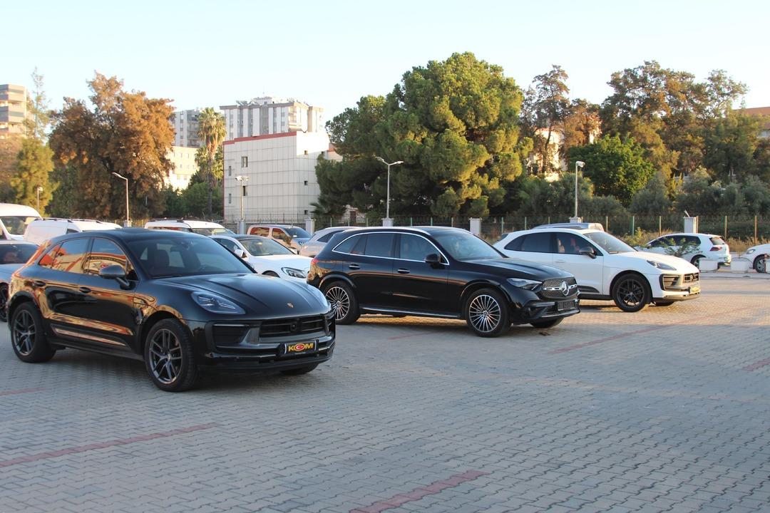 L&uuml;ks arabalar, evler, arsalar hepsine el kondu! Sevgilisi kucağında 8 kilo altınla yakalandı 4