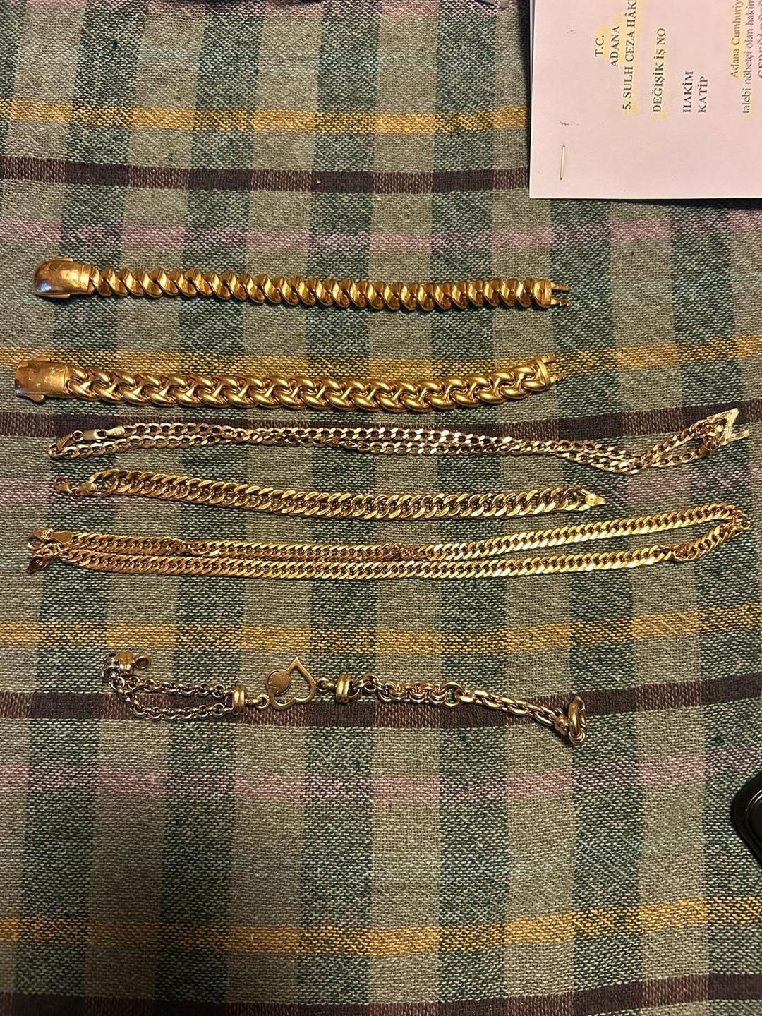 L&uuml;ks arabalar, evler, arsalar hepsine el kondu! Sevgilisi kucağında 8 kilo altınla yakalandı 10