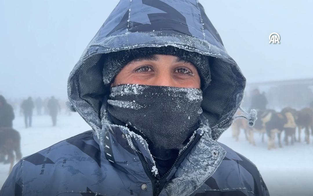 Termometre bile dondu: -30,3 dereceyle en soğuk şehir! Dışarı &ccedil;ıkanın sa&ccedil;ı da kirpiği de donuyor 3