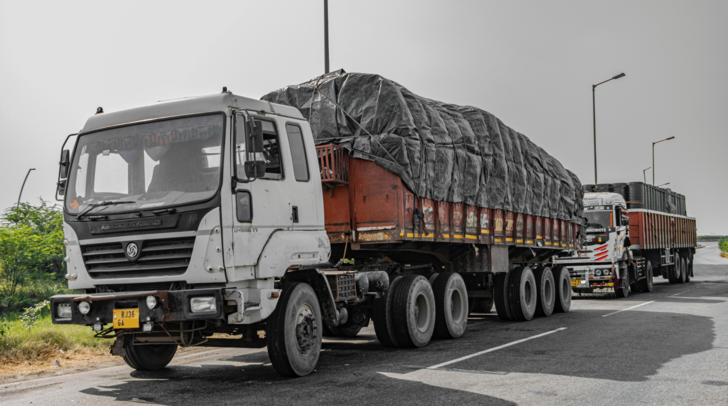 &Uuml;r&uuml;nleri kamyona y&uuml;kledin ama fatura daha kesilmedi. Yolda maliye &ccedil;evirirse şof&ouml;r&uuml;n g&ouml;stermek zorunda olduğu o olmazsa olmaz belge hangisi?