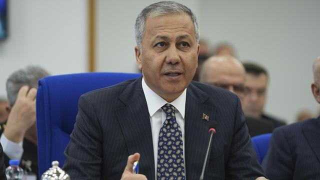 Bakan Yerlikaya yılbaşı tedbirlerini açıkladı! 4 gün kesintisiz sürecek, binlerce personel katılacak