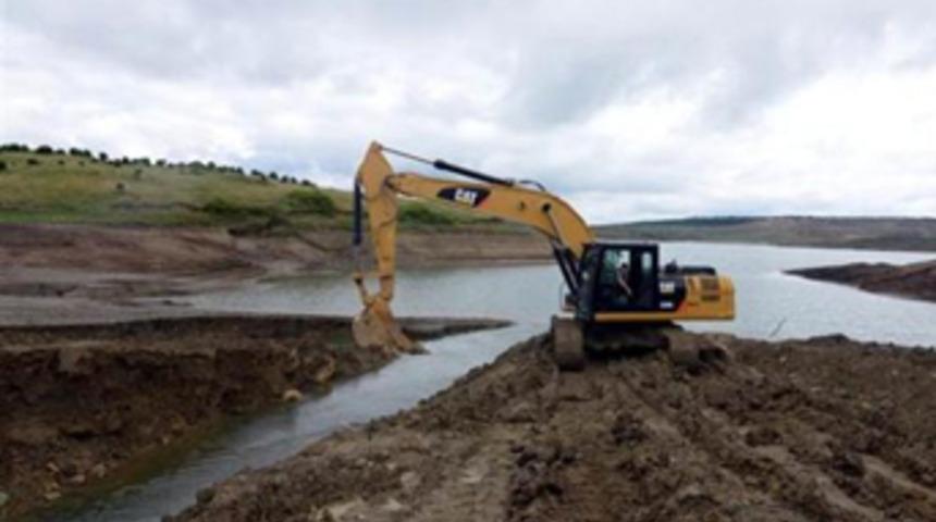 Dev proje i&ccedil;in g&ouml;l ve g&ouml;letler kurutuluyor