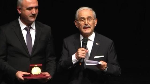 Yılmaz Büyükerşen siyaseti bıraktı