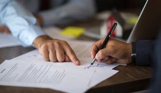 S&ouml;zleşmedeki k&uuml;&ccedil;&uuml;k detay kefili bor&ccedil;tan kurtardı: Yargıtay'dan kritik karar