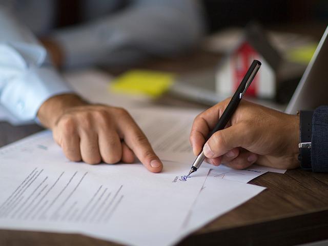 S&ouml;zleşmedeki k&uuml;&ccedil;&uuml;k detay kefili bor&ccedil;tan kurtardı: Yargıtay'dan kritik karar