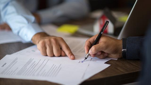 Yargıtay'dan karar: Sözleşmedeki küçük detay kefili borçtan kurtardı