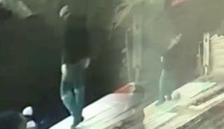 TIR'ın dorsesinde dehşet anı: &Ccedil;alışan iş&ccedil;iye yıldırım isabet etti!