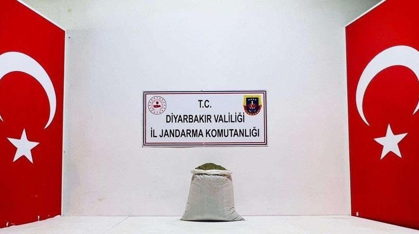 Diyarbakır&rsquo;da uyuşturucu operasyonu: 32 kilo esrar ele ge&ccedil;irildi