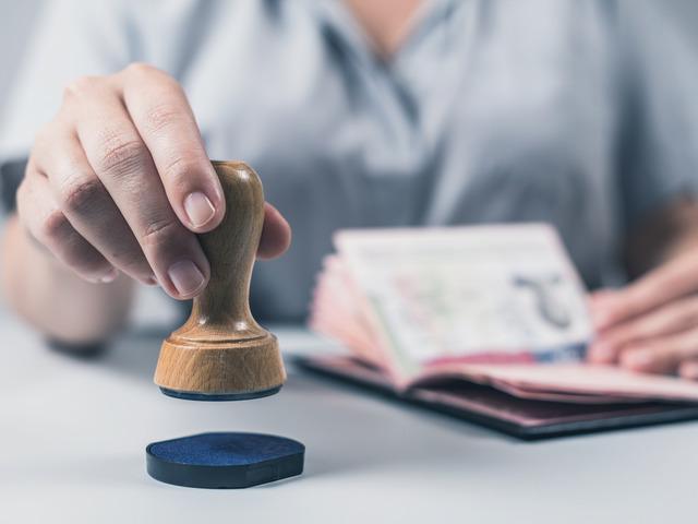 Vize, ge&ccedil;ici oturum, daimi oturum ve vatandaşlık: Haklar a&ccedil;ısından neler değişir, artıları ve eksileri nelerdir?