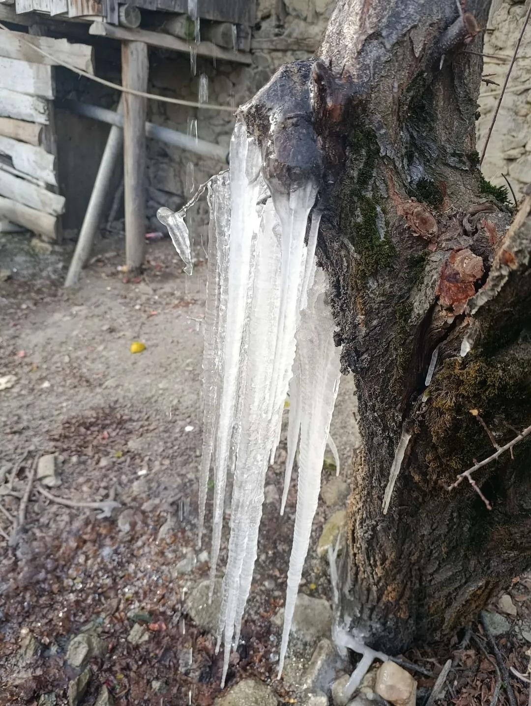 Yer: Adana! Metrelerce dev buz sarkıtları oluştu 2