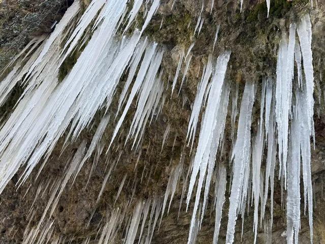 Yer: Adana! Metrelerce dev buz sarkıtları oluştu