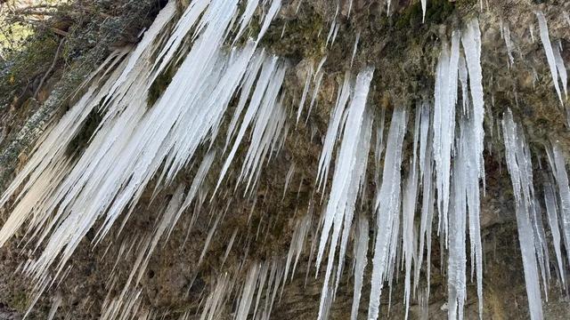 Yer: Adana! Metrelerce dev buz sarkıtları oluştu