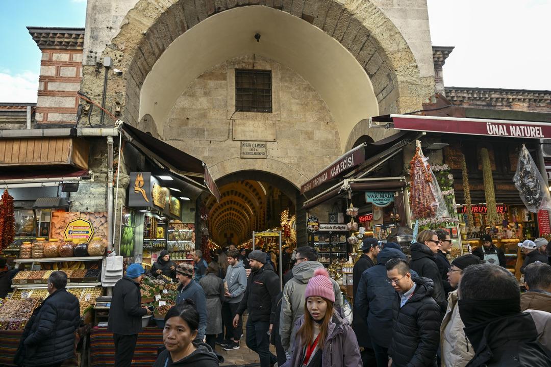 İstanbul da yılbaşı öncesi alışveriş hareketliliği yaşanıyor 1
