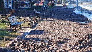 Samsun'da yüksek dalgalar sahili aşındırdı