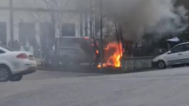 Şile'de seyir halindeki araç alev aldı