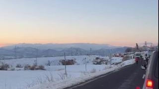 Diyarbakır’da tır devrildi, yol ulaşıma kapandı