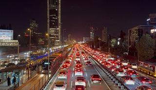 İstanbul&rsquo;da trafik yoğunluğu y&uuml;zde 83&rsquo;e ulaştı