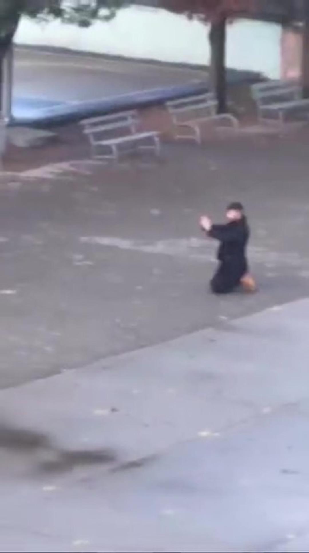 T&uuml;rkiye, okul bah&ccedil;esindeki bu g&ouml;r&uuml;nt&uuml;leri konuşmuştu: Baba ve şantajcı gen&ccedil; hakkında yeni gelişme 3