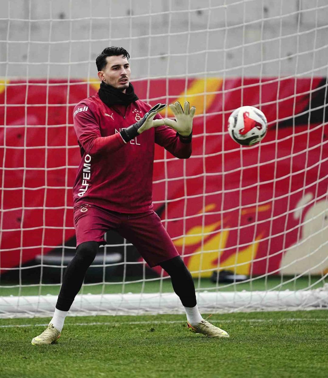 Galatasaray, Trabzonspor ma&ccedil;ı hazırlıklarını s&uuml;rd&uuml;rd&uuml; 2