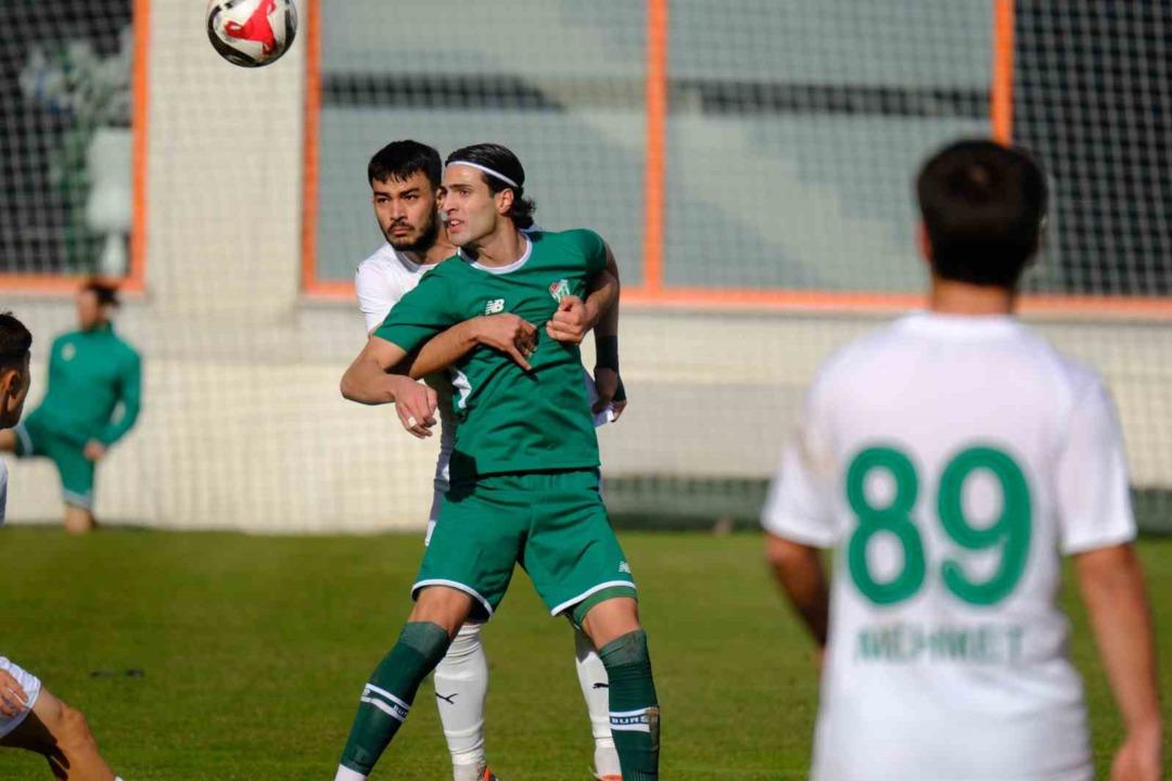 Bursaspor hazırlık ma&ccedil;ında Nil&uuml;fer FK&rsquo;yı 3-0&rsquo;la ge&ccedil;ti 2