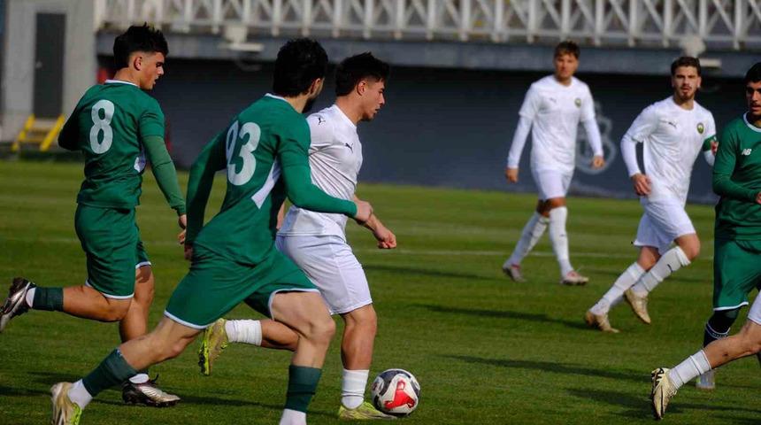 Bursaspor hazırlık ma&ccedil;ında Nil&uuml;fer FK&rsquo;yı 3-0&rsquo;la ge&ccedil;ti