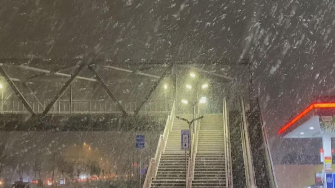 İstanbul da kar yağışı başladı! Okullar tatil olacak mı? Vali G&uuml;l a&ccedil;ıkladı 4