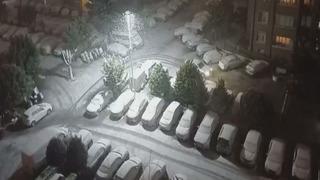 İstanbul'da kar yağışı başladı! Okullar tatil olacak mı? Vali Gül açıkladı