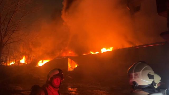 SON DAKİKA | Esenyurt'ta fabrika yangını! Saatler boyunca alev alev yandı