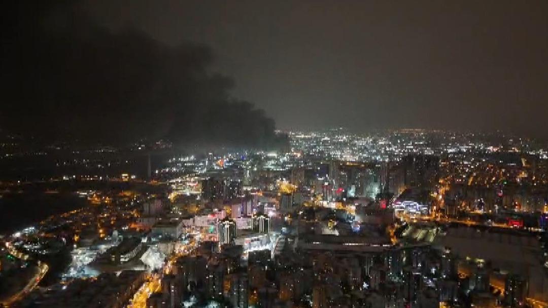 SON DAKİKA | Esenyurt ta fabrika yangını! Saatler boyunca alev alev yandı 2