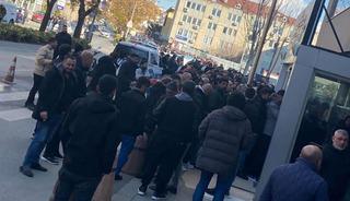 Cezaevlerinden tahliye olan on binlerce kişi kuyrukta g&ouml;r&uuml;nt&uuml;lendi!