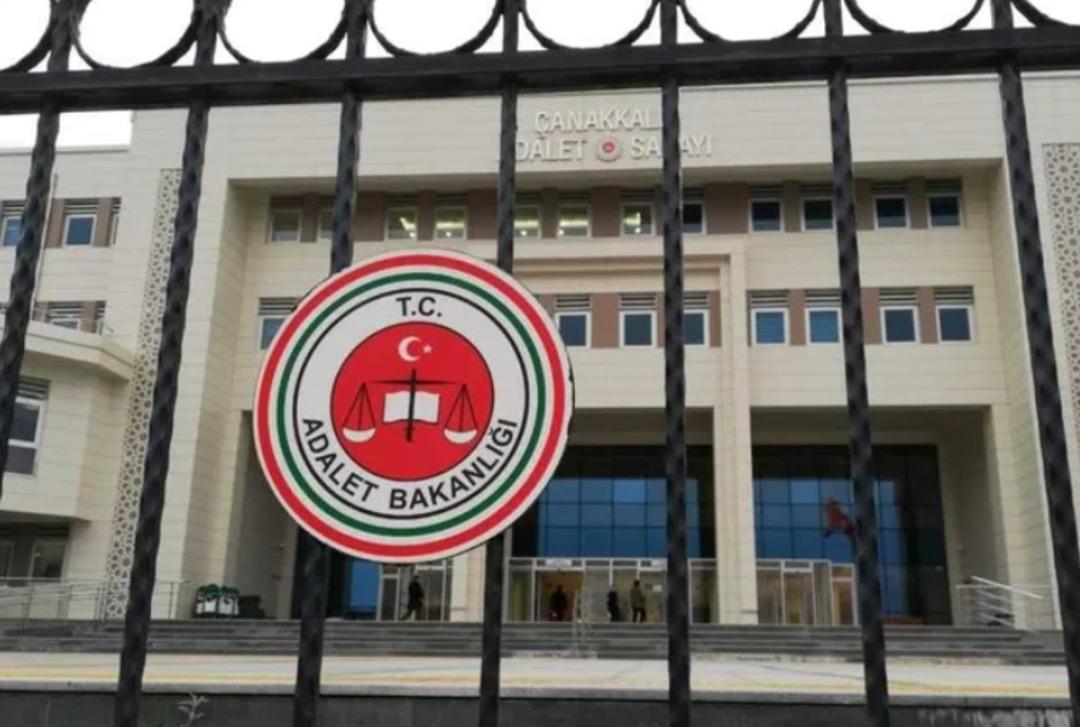 Kıskan&ccedil;lık krizine girdi! Sevgilisi olan kadın hakimin elmacık kemiğini kırdı 1