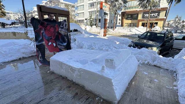 Herkes kardan adam yaparken o kardan yatak yaptı! 2