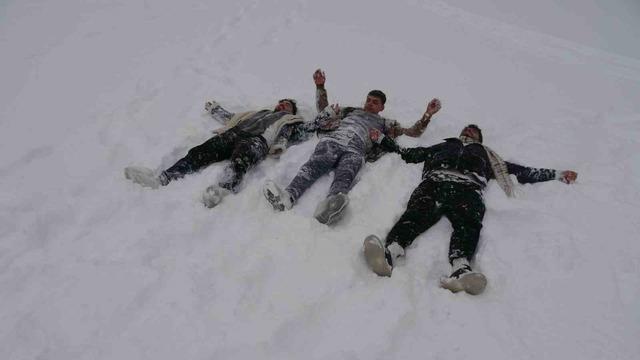 Gaziantep'te kar yağışı mutluluk getirdi