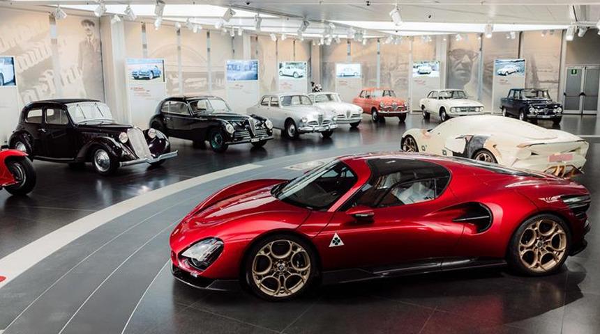 Alfa Romeo'nun 33 Stradale modeli m&uuml;zeye geri d&ouml;n&uuml;yor!