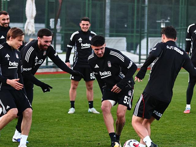 Beşiktaş'ın yıldızı resti &ccedil;ekti! 'F.Bah&ccedil;e'ye gitmek istiyorum'