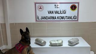 Van'da otomobilde 3 kilogram esrar ele geçirildi