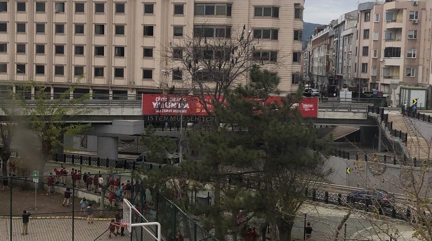 Balıkesir'de tadilattaki binada &ccedil;ıkan yangın s&ouml;nd&uuml;r&uuml;ld&uuml;