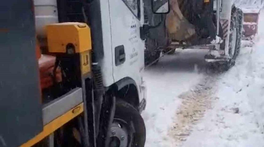 Elektrik arızası i&ccedil;in gittikleri k&ouml;yde mahsur kaldılar