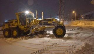 Bilecik&rsquo;te belediye ekiplerinin sabaha saatlerinde yoğun kar mesaisi