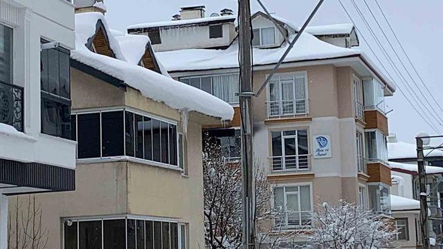Bolu&rsquo;da kar ve buz k&uuml;tleleri tehlike sa&ccedil;ıyor 4