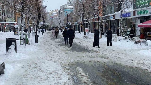 Bolu&rsquo;da kar ve buz k&uuml;tleleri tehlike sa&ccedil;ıyor 3