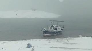 Yoğun kar ve sis balıkçıları durdurdu: Tekneler kıyıya çekildi