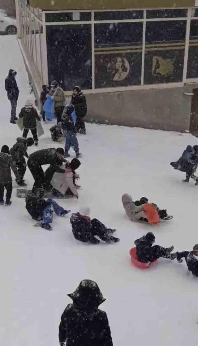 &Ccedil;ermik&rsquo;te karın yağışına en &ccedil;ok &ccedil;ocuklar sevindi 2