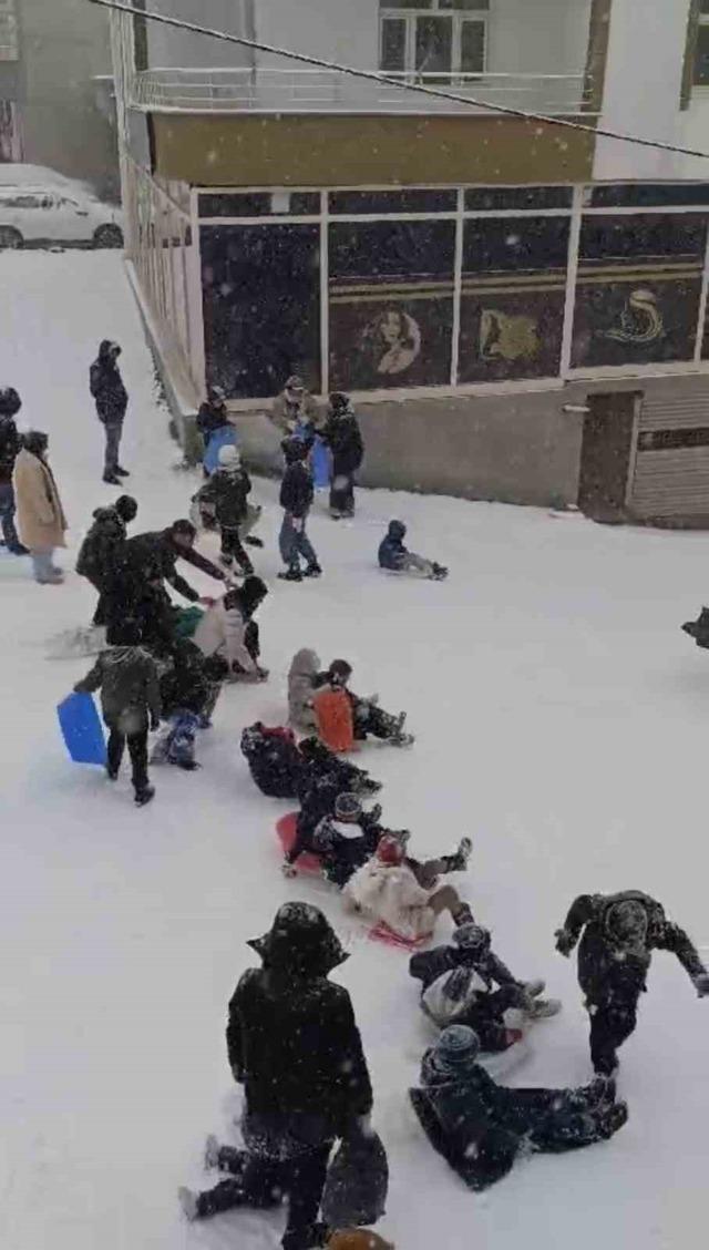 &Ccedil;ermik&rsquo;te karın yağışına en &ccedil;ok &ccedil;ocuklar sevindi 1