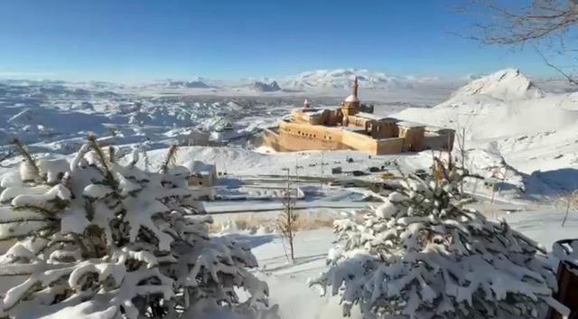 Tarihi İshak Paşa Sarayı&rsquo;nda kış g&uuml;zelliği b&uuml;y&uuml;l&uuml;yor 3