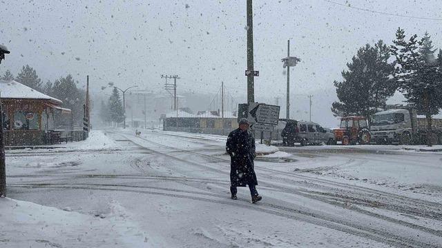 &Ccedil;ocuklar karın tadını poşetlerle kayarak &ccedil;ıkardı 3