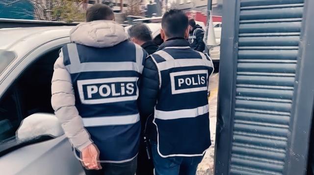 Gaziantep&rsquo;te nitelikli dolandırıcılık operasyonu: 25 adet ruhsatsız silah ele ge&ccedil;irildi 1